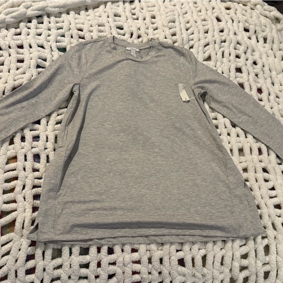 Set of 2 long sleeve Nine West and Amazon Daily Ritual soft Gray and White tees - Picture 4 of 14